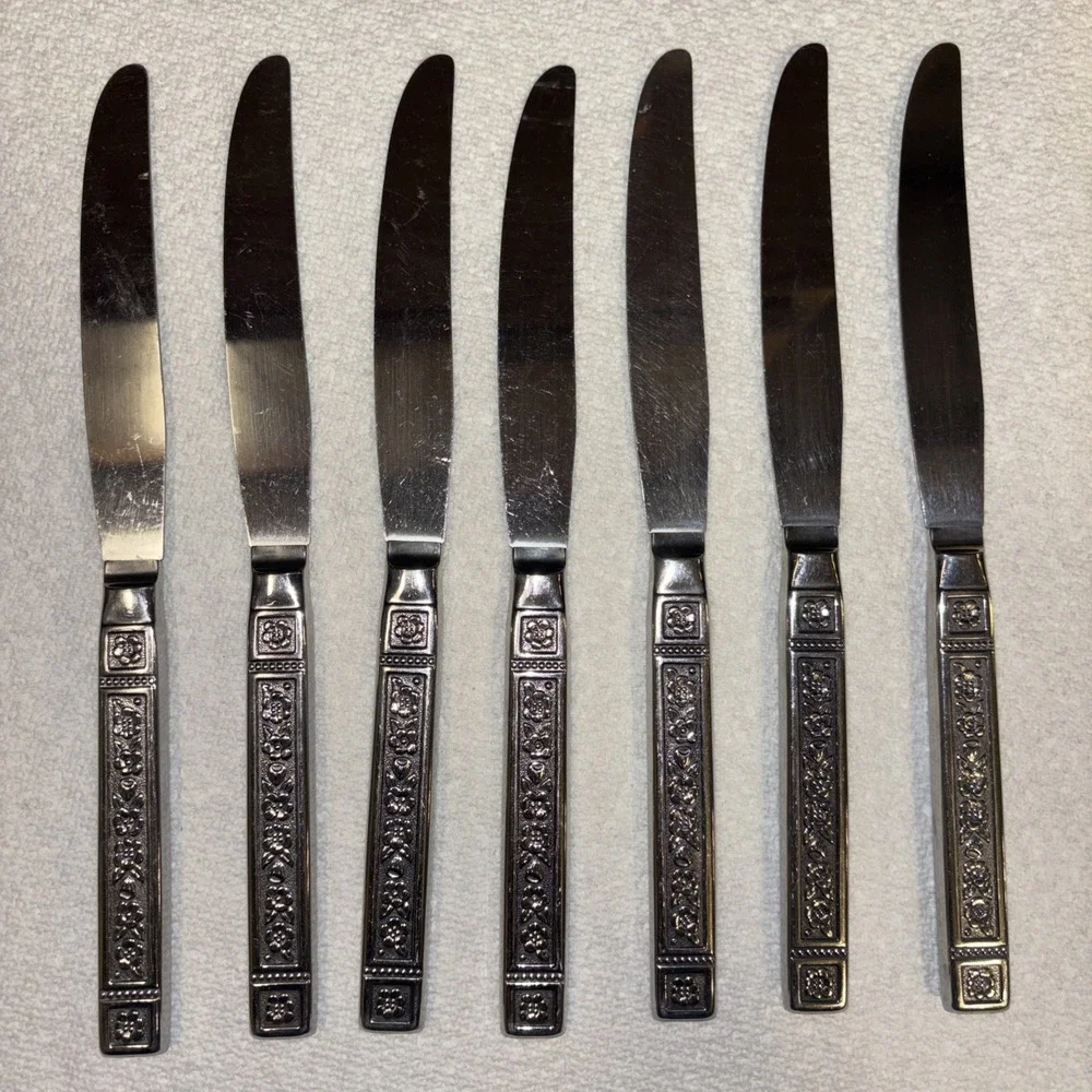 Vintage WM A Rogers Oneida Ltd Dominica Stainless Knives Flatware 8 Piece